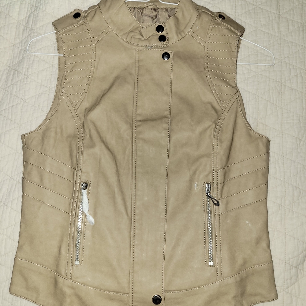 Woman vest